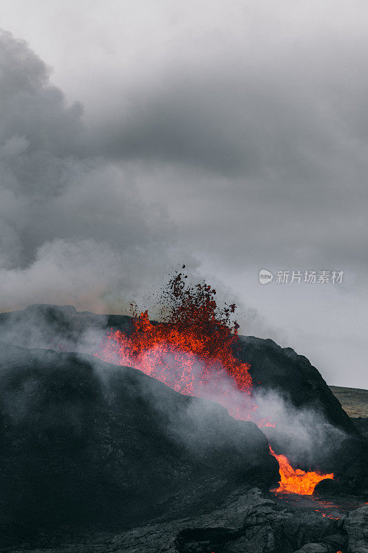 冰岛Fagradalsfjall火山喷发的壮观景象