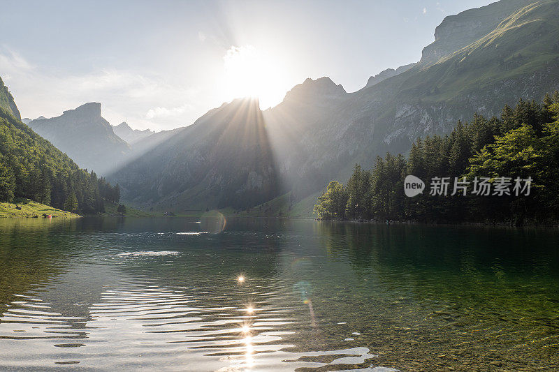 壮观的湖泊和山峰在阿彭策尔，瑞士