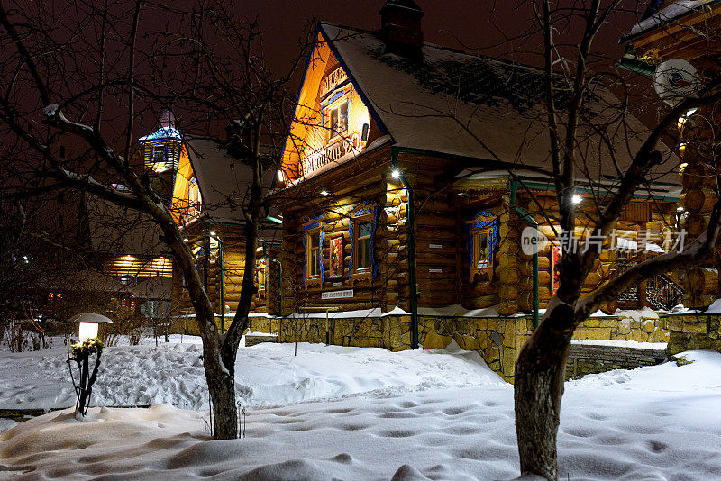 米什金屋博物馆冬夜景观。