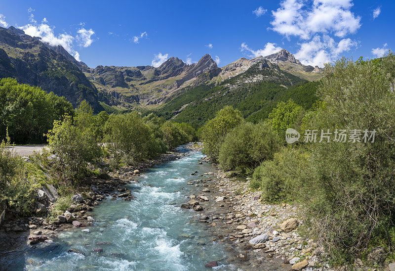 位于奥尔德萨比利牛斯国家公园的皮内塔山谷和西班牙阿拉贡韦斯卡的蒙特珀迪多