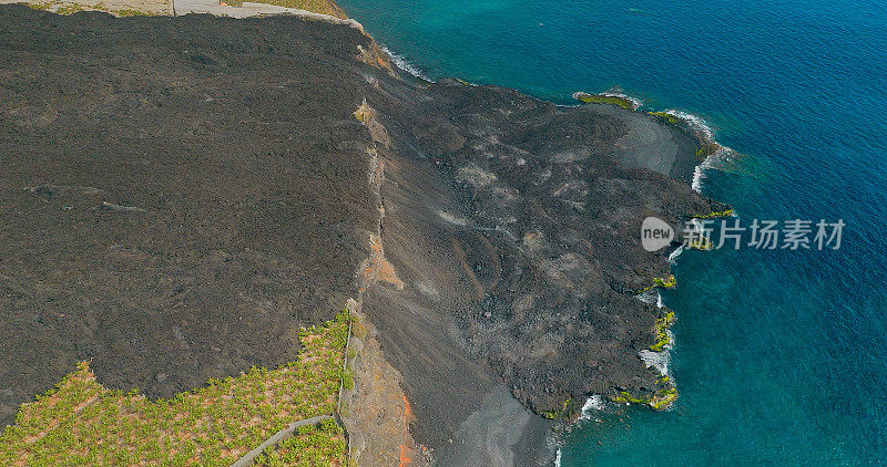 从拉帕尔马康伯雷Vieja最后一次火山爆发的海岸熔岩流的鸟瞰图。加那利群岛