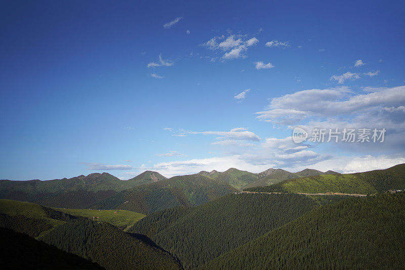 中国西藏的山脉和山路