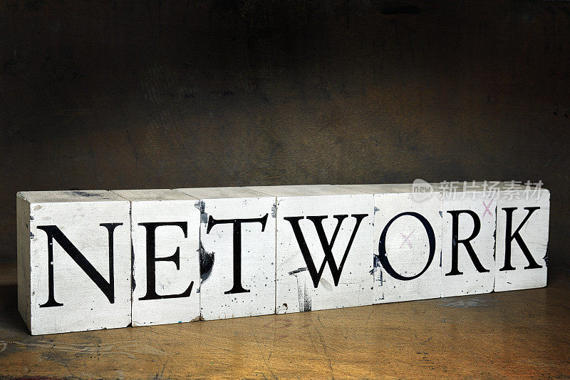 “网络”这个字是用木制凸版印刷的。