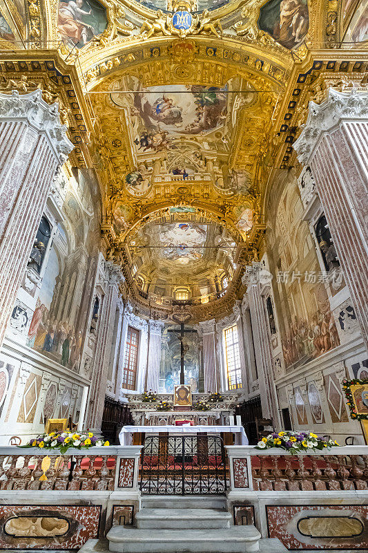 位于热那亚的圣塔塔大教堂的长老会，这座巴洛克式教堂的历史可以追溯到17世纪