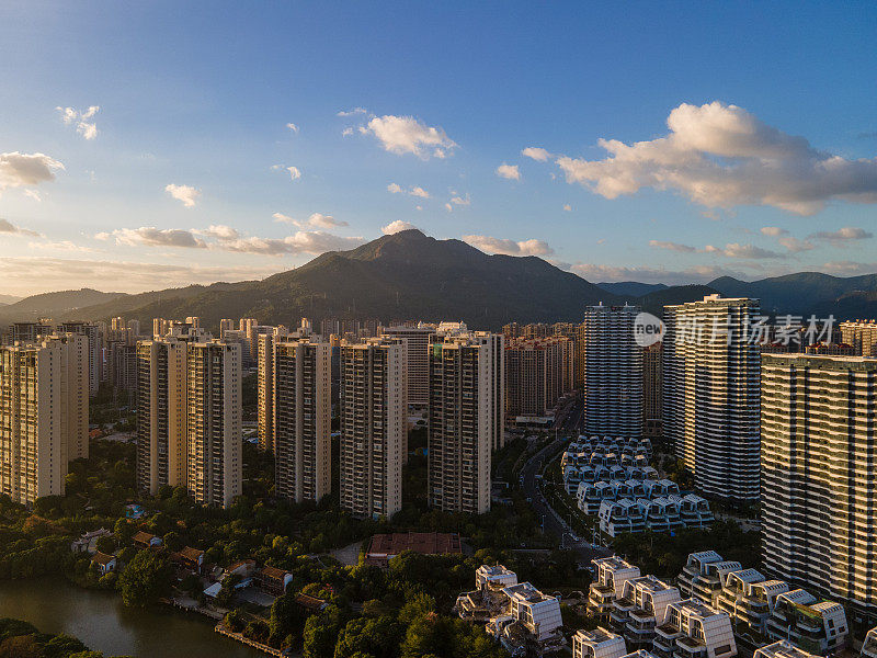 现代住宅区的傍晚