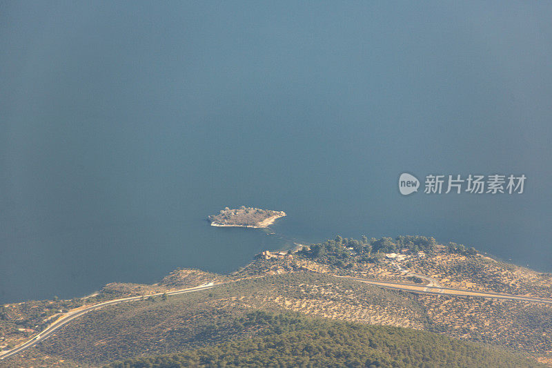 土耳其博德鲁姆穆格拉附近的古鲁克湾海岸鸟瞰图