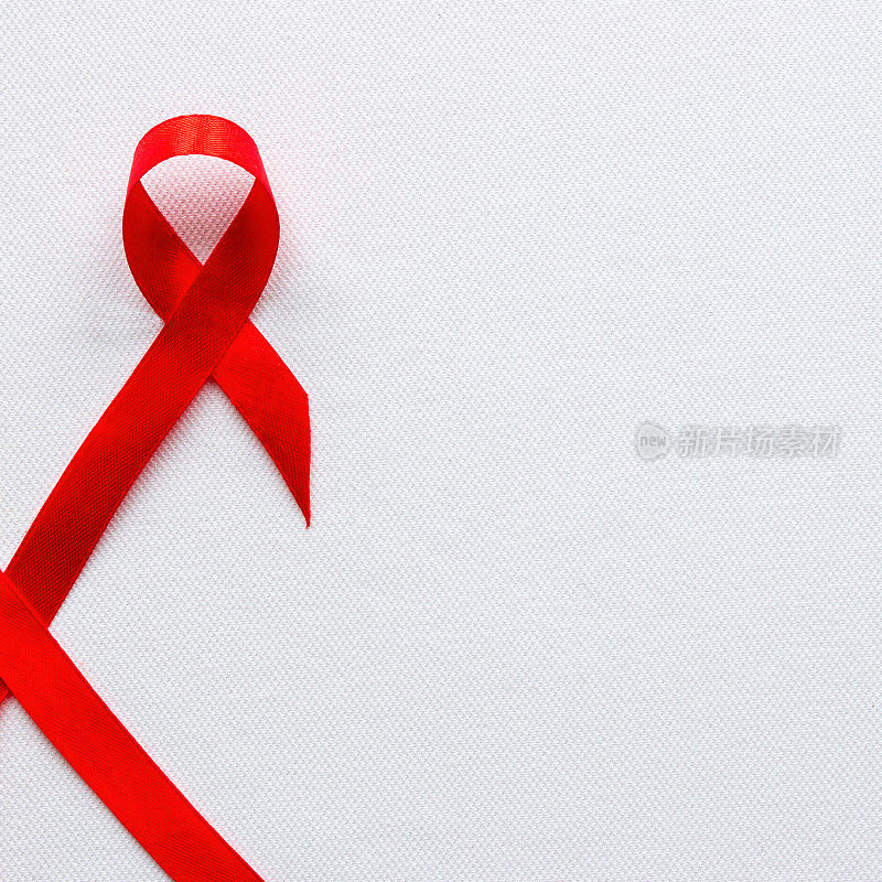 红丝带是世界艾滋病日的象征，空格是文字