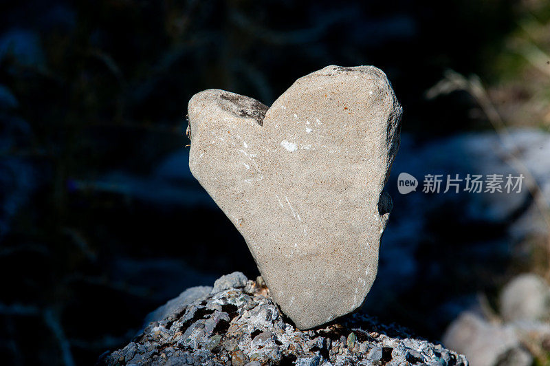 心形天然石材表面