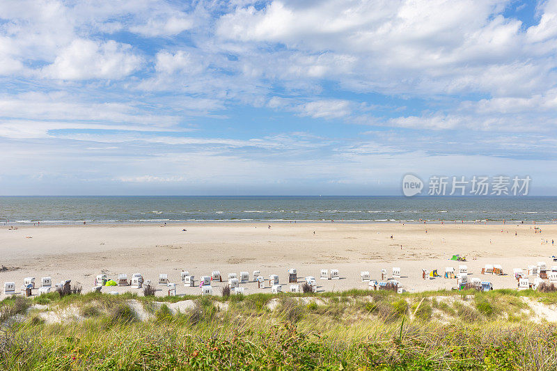 夏天，德国东弗里斯兰岛北海的施皮克鲁格海滩