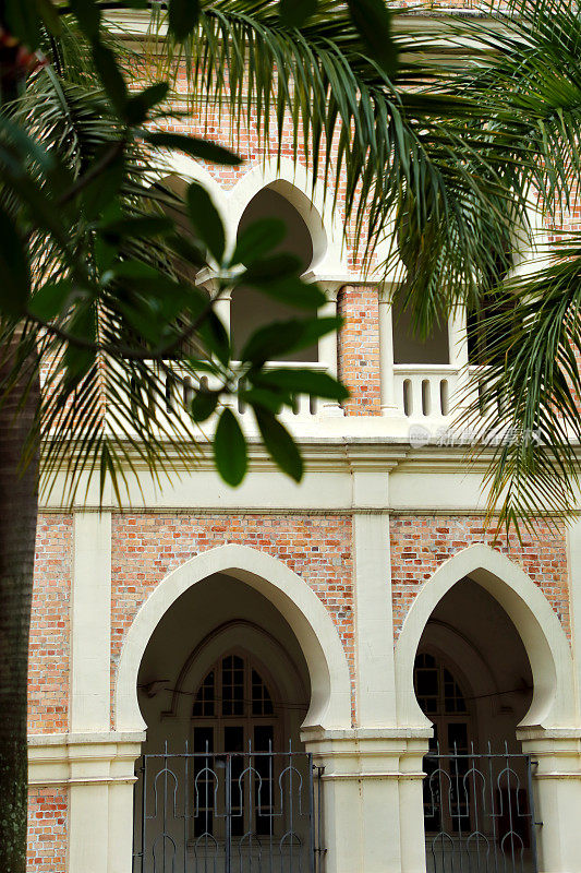 吉隆坡独立广场历史悠久的政府大楼外观的建筑细节