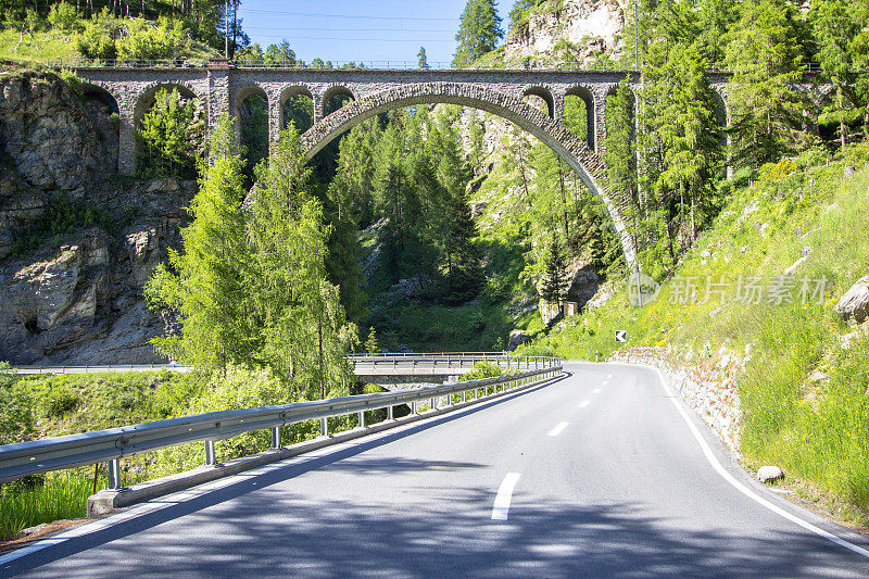 瑞士高架桥的拱门