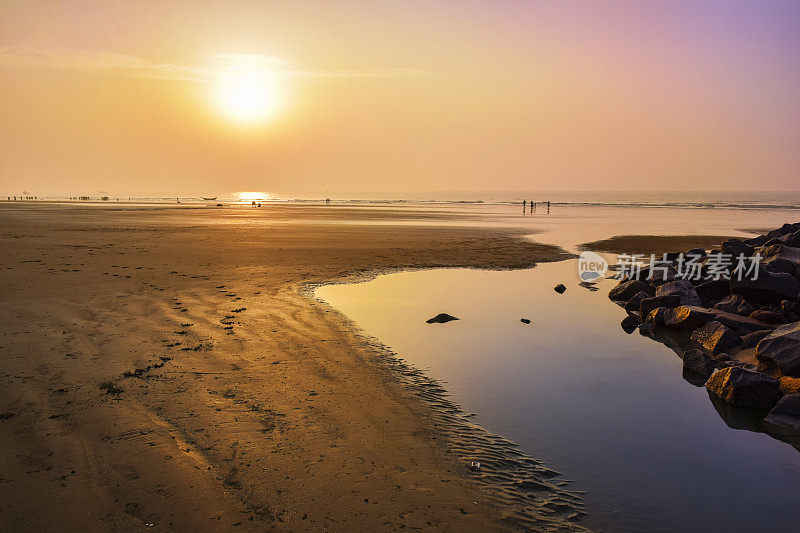 东部海滩的日出让印度付出了代价。