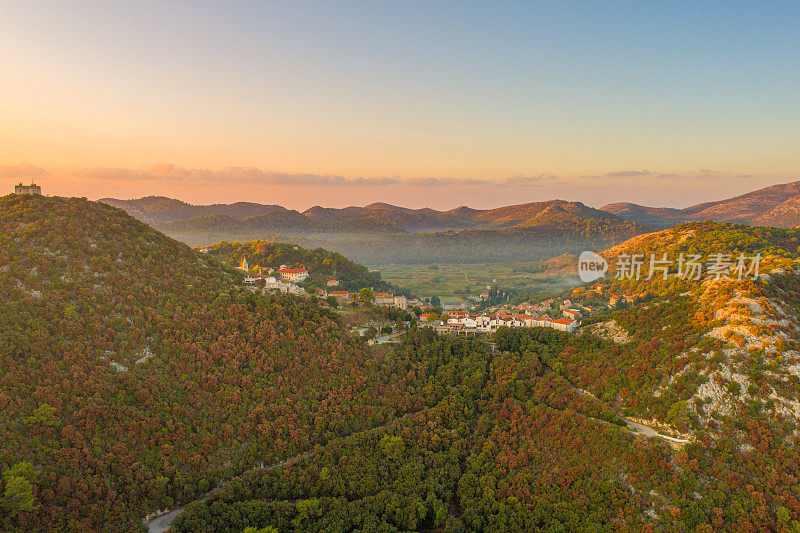 克罗地亚，拉斯托沃，日落时的风景