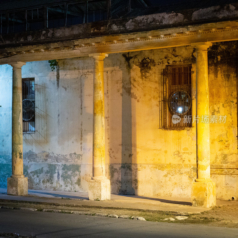 哈瓦那，古巴，夜间建筑