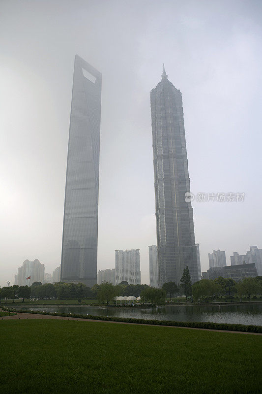 上海环球金融中心和东方明珠塔
