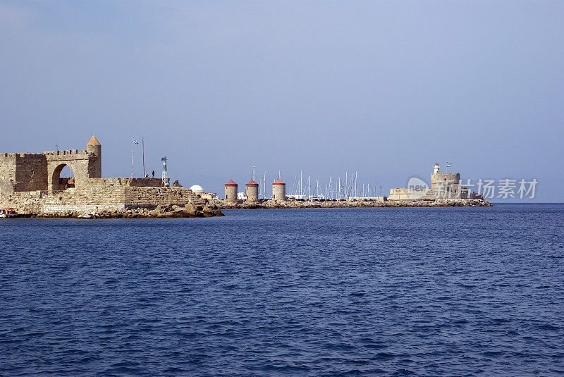 希腊罗德岛的古城墙和古塔