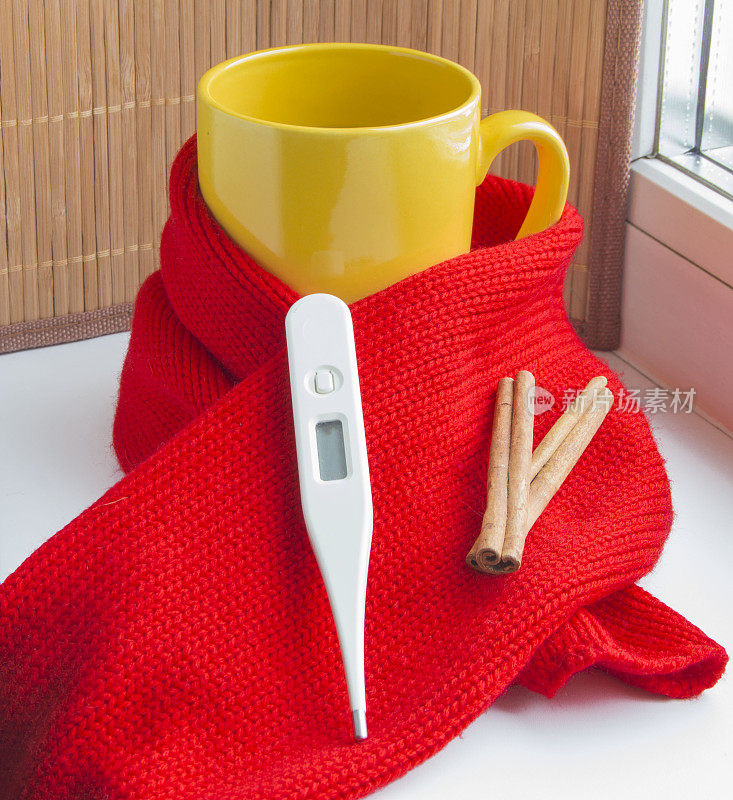 治疗感冒的概念-桂皮热茶，温度计