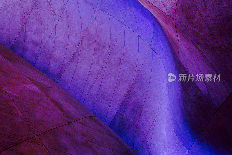 紫色背景的混凝土块抽象几何形状的线条墙壁纹理