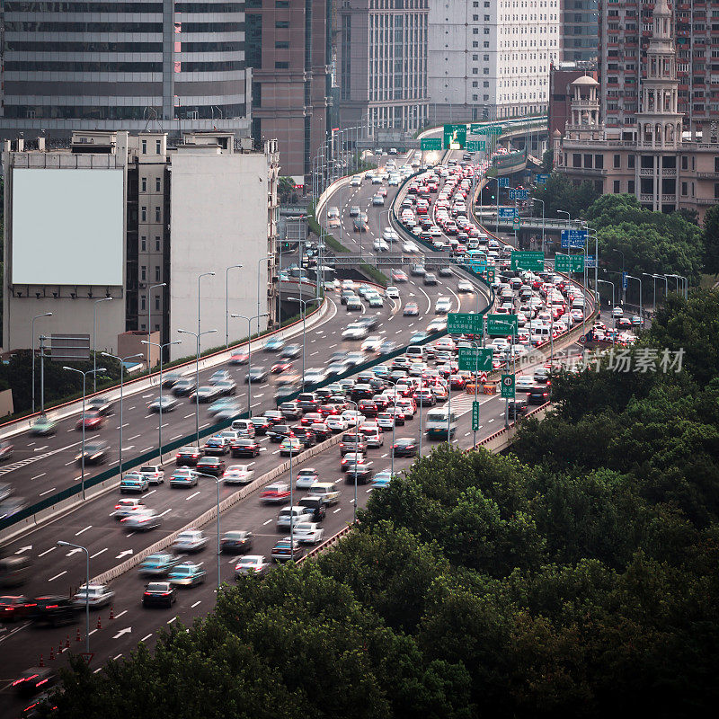 上海，高速公路上开车