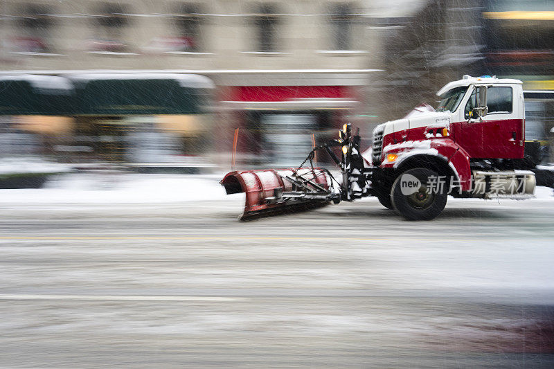 扫雪机的卡车