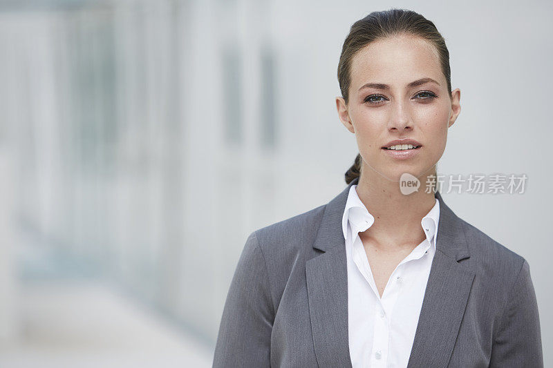 年轻女商人的肖像