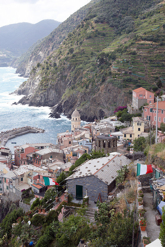 山顶上的Vernazza