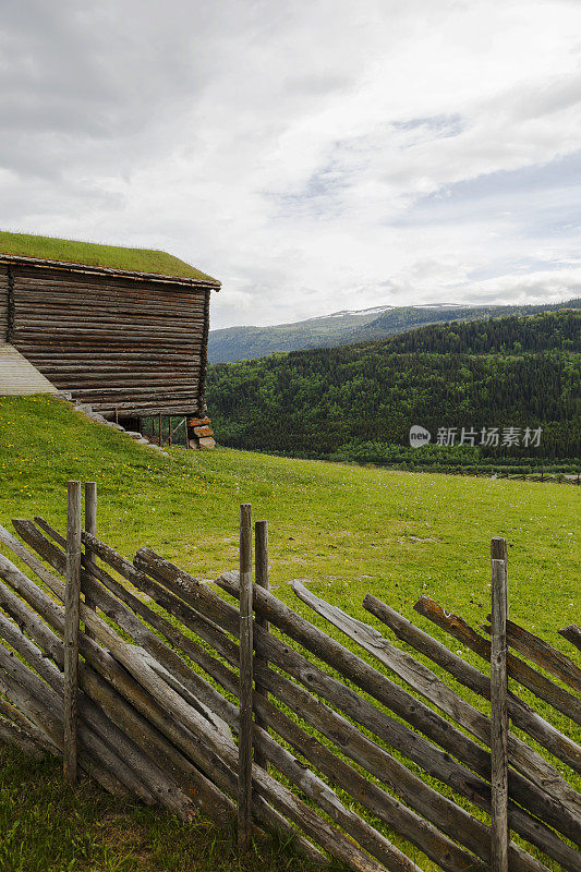 挪威山区传统的夏季农场建筑。