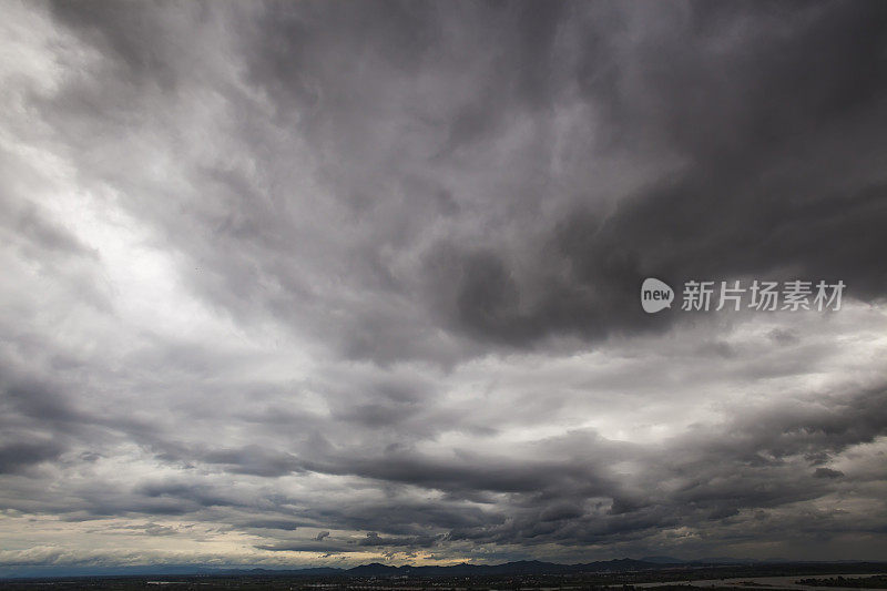 暴雨前的cloudscape