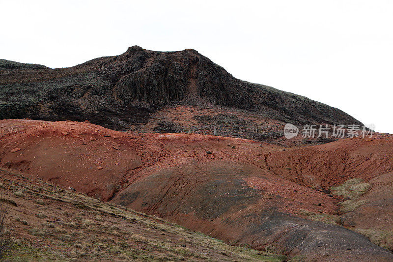 冰岛:Geysir附近的山