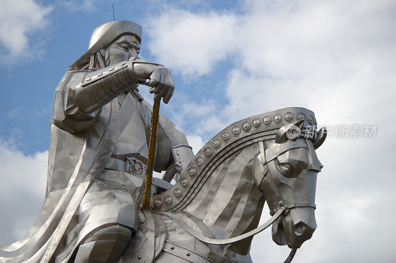 成吉思汗的钢铁雕像