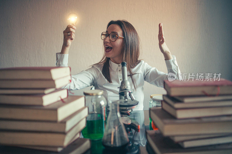 实验室里的疯女人化学家