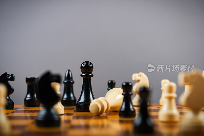 国际象棋皇后打国王