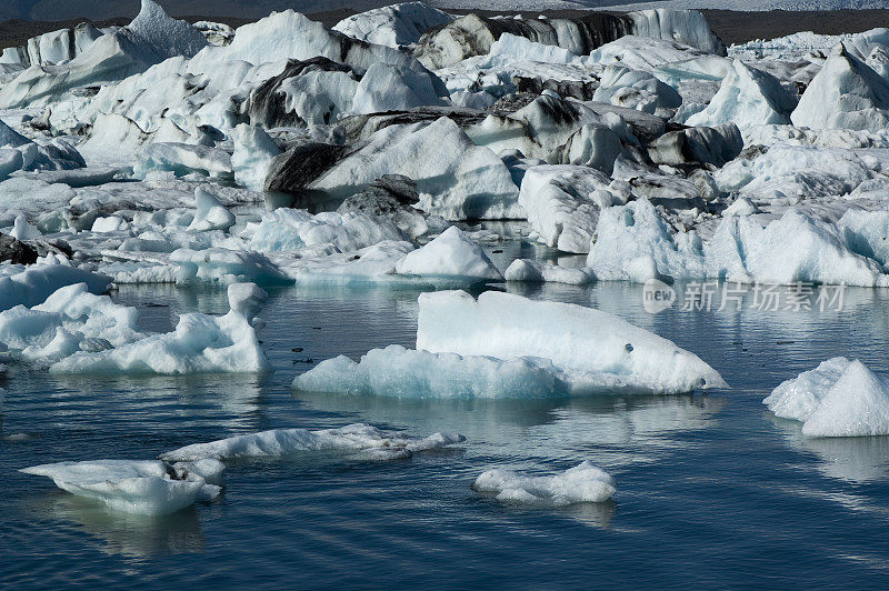 冰山在Jokulsarlon泻湖