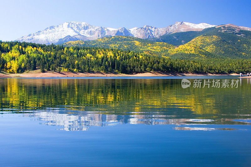 派克峰上的水晶湖