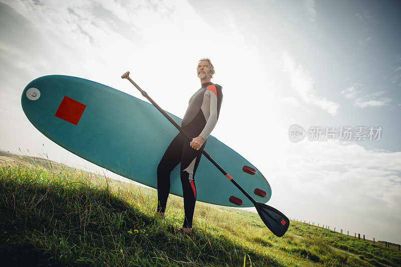 成熟Paddleboarder