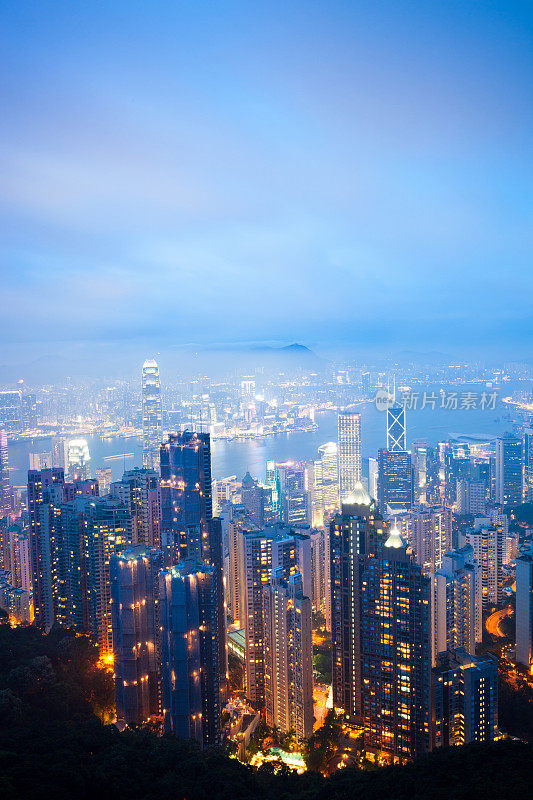晚上的香港摩天大楼