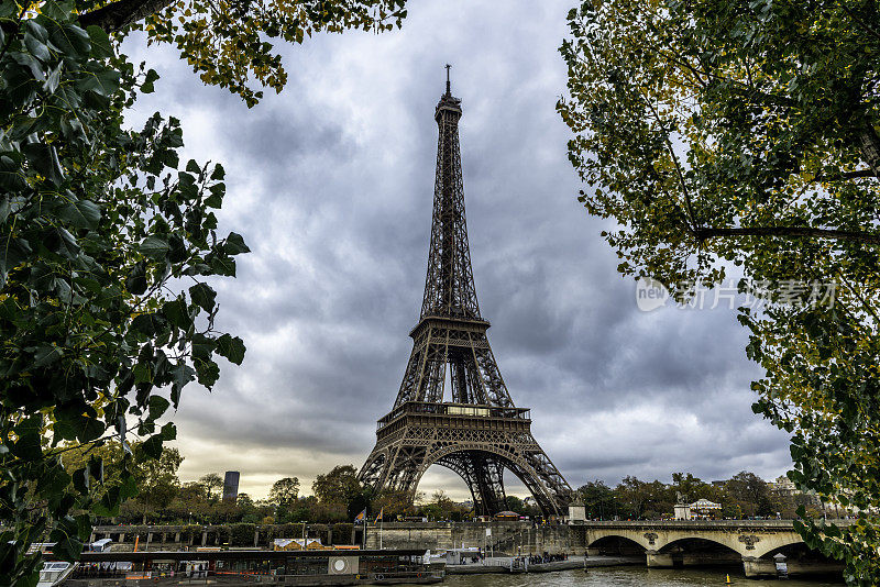 埃菲尔铁塔和塞纳河，巴黎-法国