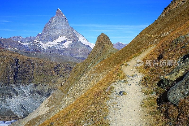 令人印象深刻的马特洪峰:徒步旅行到田园诗般的阿尔卑斯风景，瑞士阿尔卑斯山