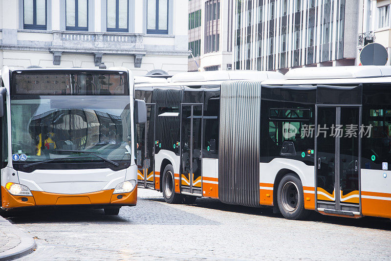 市内的现代公共汽车