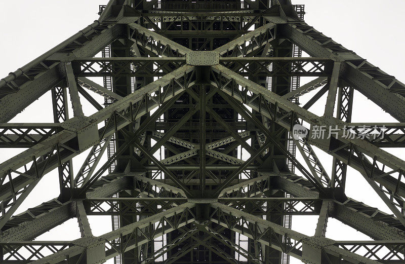 结构。钢桁架