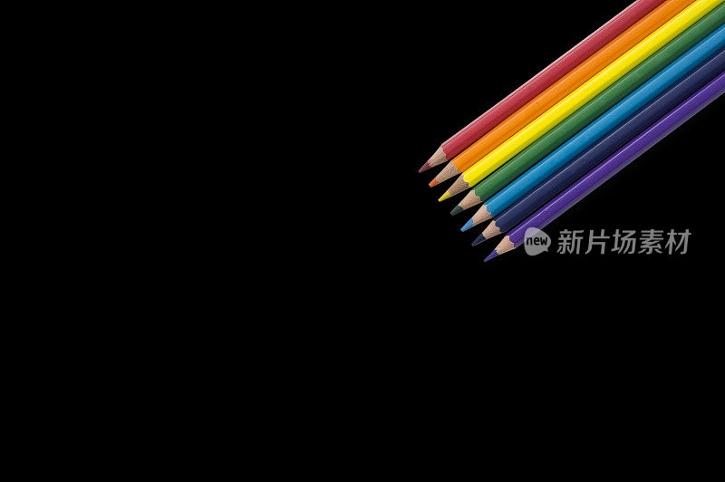 彩色铅笔背景内嵌彩虹色