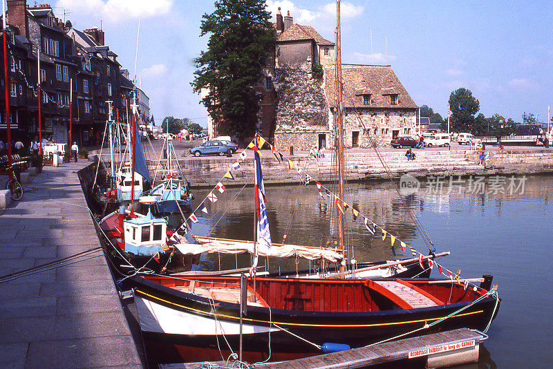 位于欧洲法国诺曼底洪弗勒的历史悠久的渔港