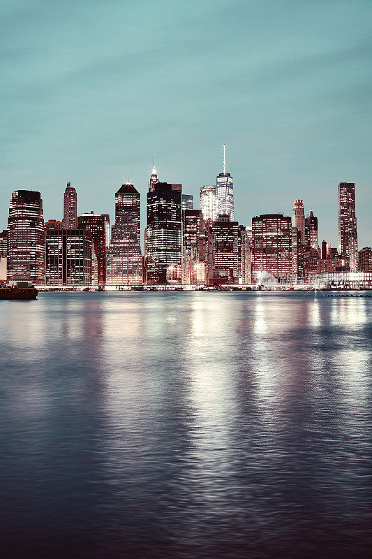 晚上的曼哈顿，纽约。