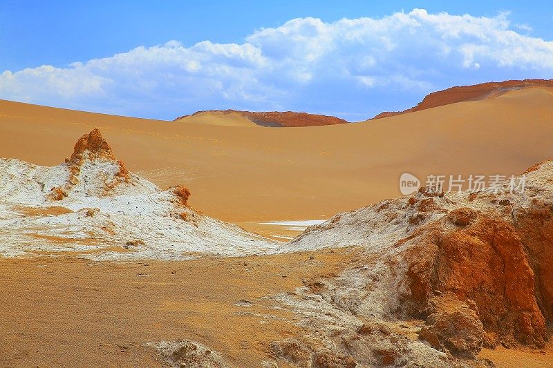 阿塔卡马沙漠，月亮和死亡谷-上面的景观在金色日落全景-智利