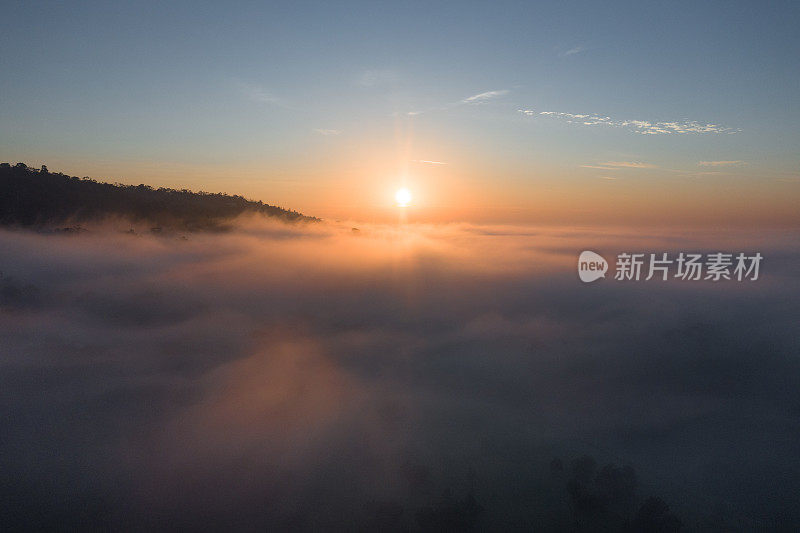 莫宁顿半岛上空的雾