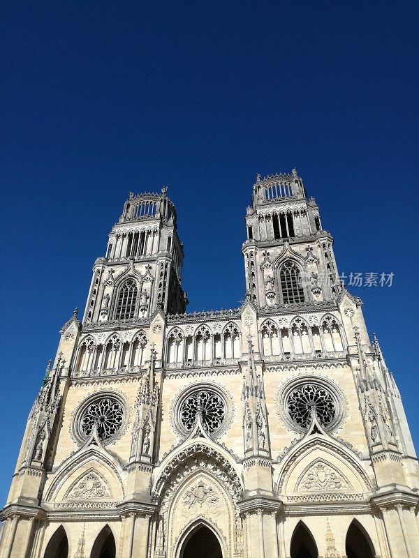 奥尔良圣克罗伊大教堂是法国建筑外观美丽的建筑