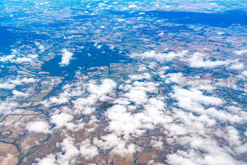 维多利亚州从澳大利亚墨尔本机场飞往汉密尔顿岛的鸟瞰图