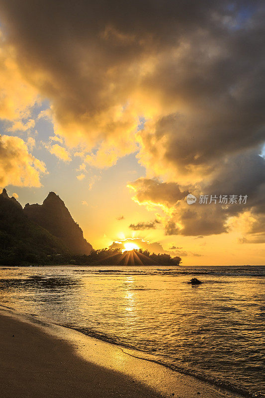 日出热带海滩美景