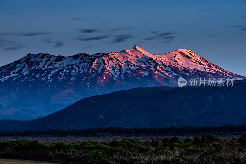 黄昏的鲁阿佩胡山，新西兰国家公园