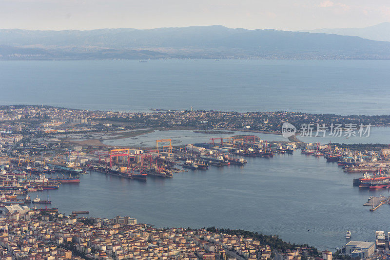 土耳其伊斯坦布尔附近的马尔马拉海岸的造船厂